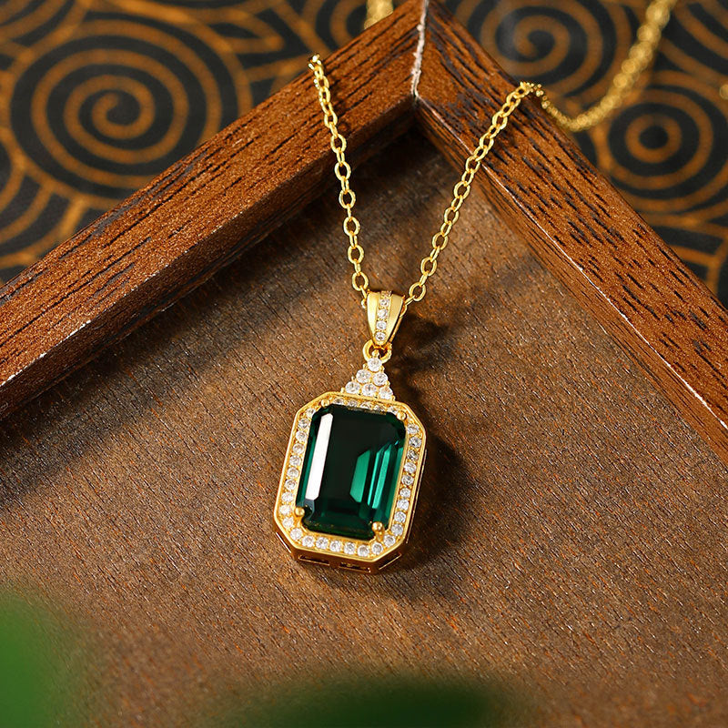 Gold Plated Micro Brilliant Crystal Zircon Pendant with Green Pointed Crystal for Men and Women