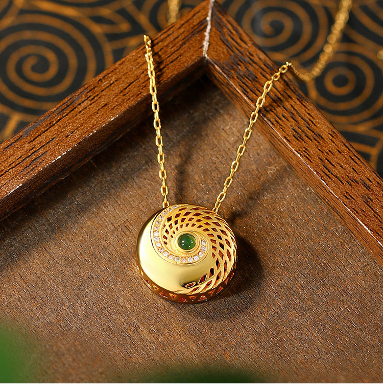 Niche Design Light Luxury Simulated Jade Pendant Necklace with Transfer Beads for Women