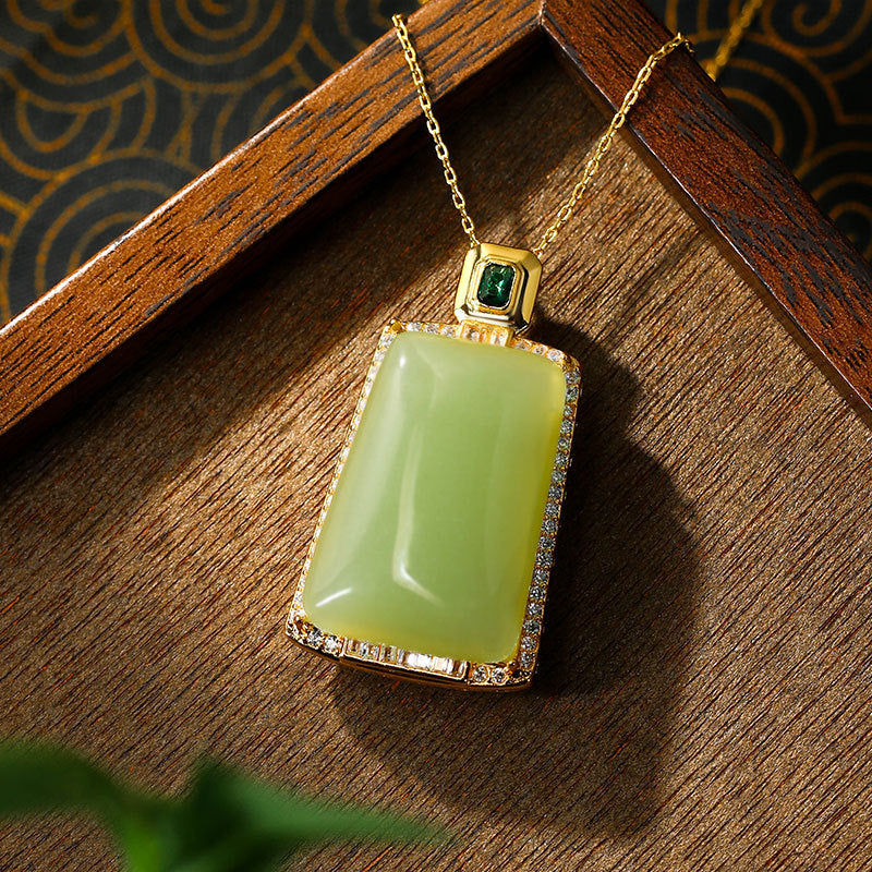 Vintage Gold-plated Imitation Hetian Jade Geometric Pendant Necklace