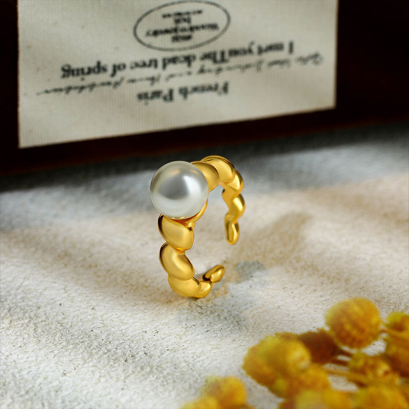 Hong Kong Style Twist Gradient 18k Gold Plated Women's Freshwater Pearl Index Finger Ring