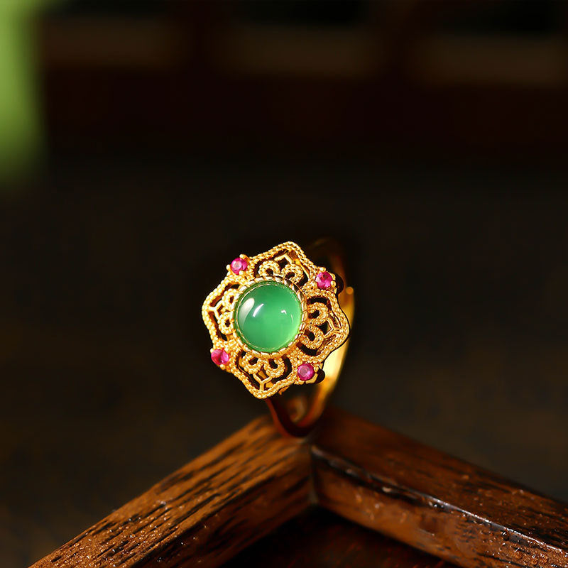 Ancient Gold-plated Hollow Pattern Ring Inlaid with Natural Chalcedony and Emerald
