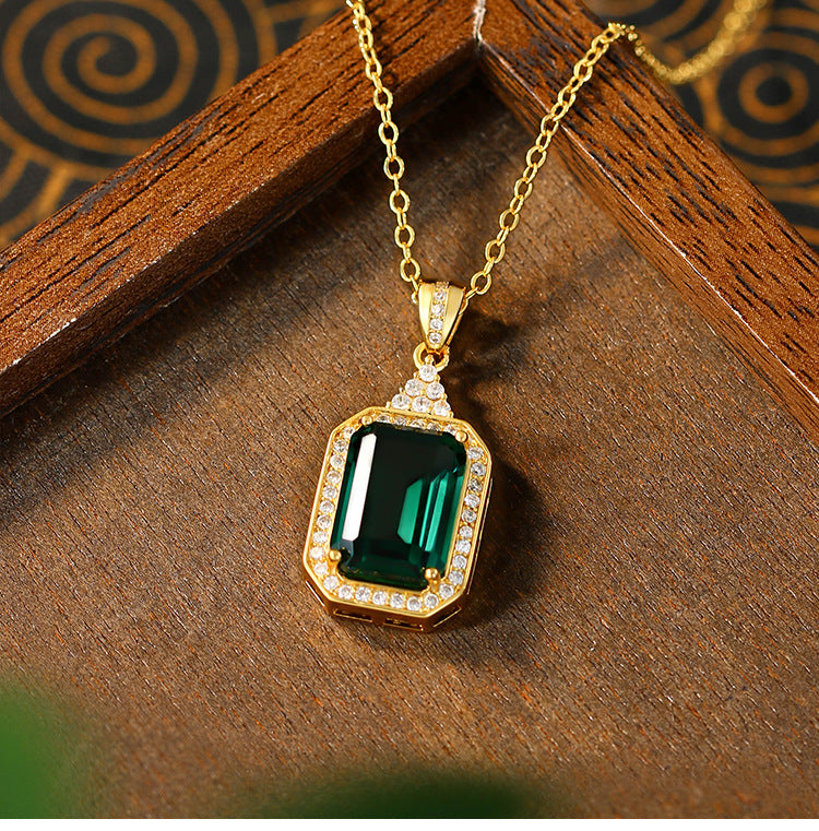 Gold Plated Micro Brilliant Crystal Zircon Pendant with Green Pointed Crystal for Men and Women