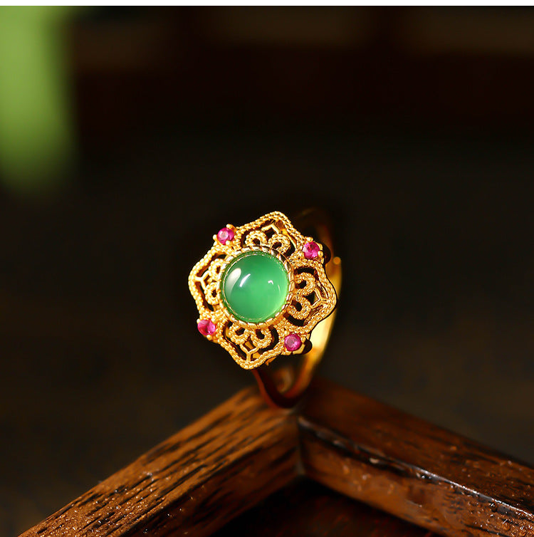 Ancient Gold-plated Hollow Pattern Ring Inlaid with Natural Chalcedony and Emerald