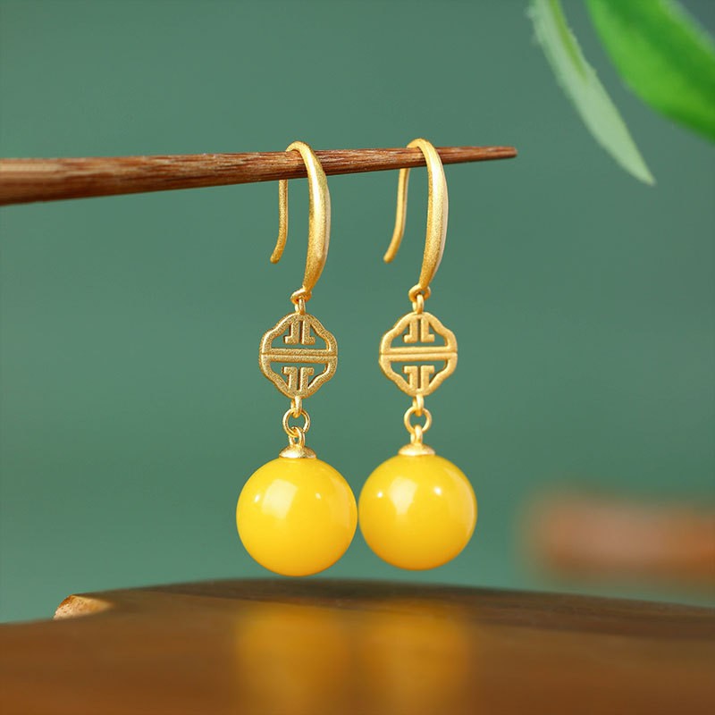 Vintage Imitation Beeswax Amber Real Gold Plated Auspicious Cloud Pattern Round Bead Ear Hooks for Women