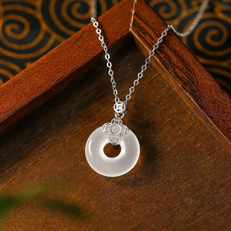 Safe Buckle Natural White Chalcedony Necklace for Girls, Light Luxury Elegant Clavicle Chain