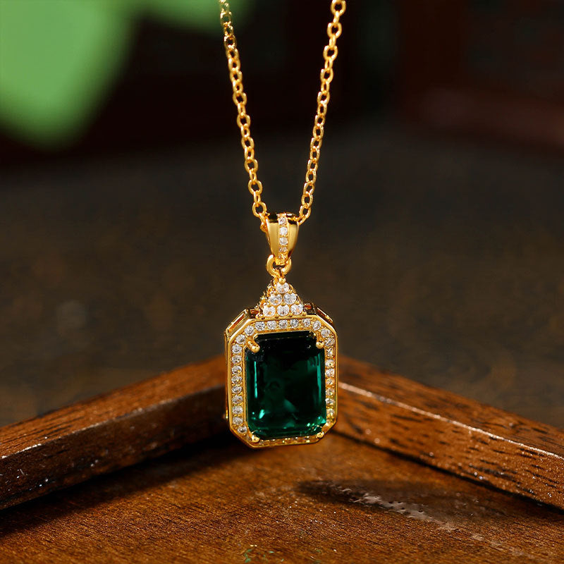 Gold Plated Micro Brilliant Crystal Zircon Pendant with Green Pointed Crystal for Men and Women