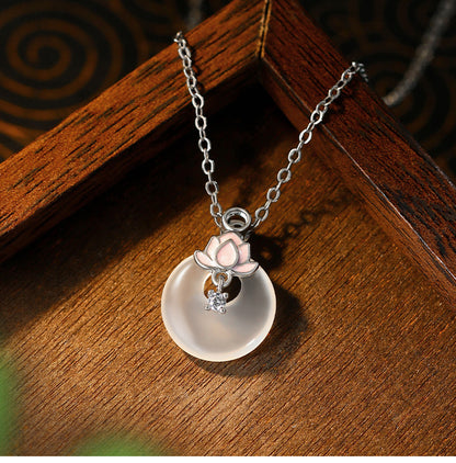 Ayeryuan Lotus White Chalcedony Safe Buckle Women's Clavicle Necklace